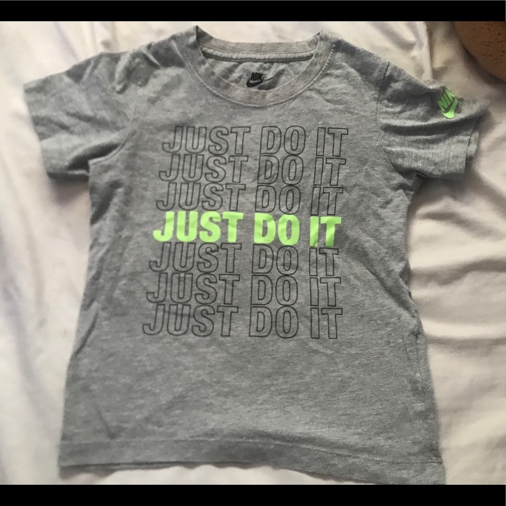 ✨5 for 25✨Nike shirt